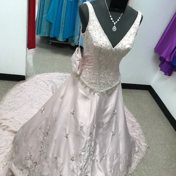 Bridal, Quinceanera, Sweet 16 - Picture 1 of 8